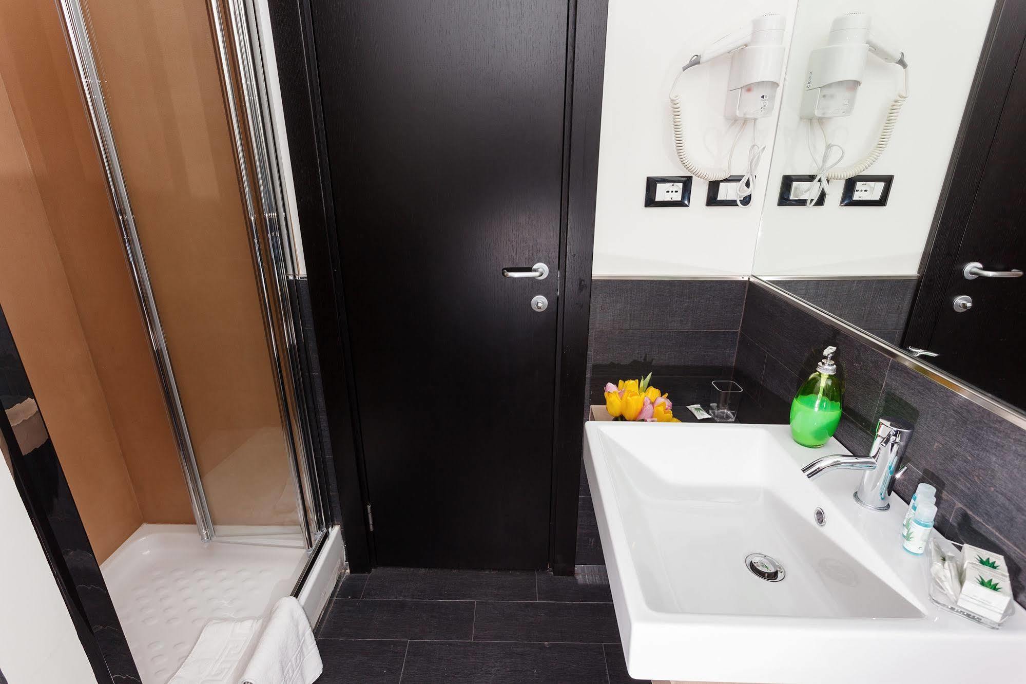 Domus Best Guest House Rome Bagian luar foto