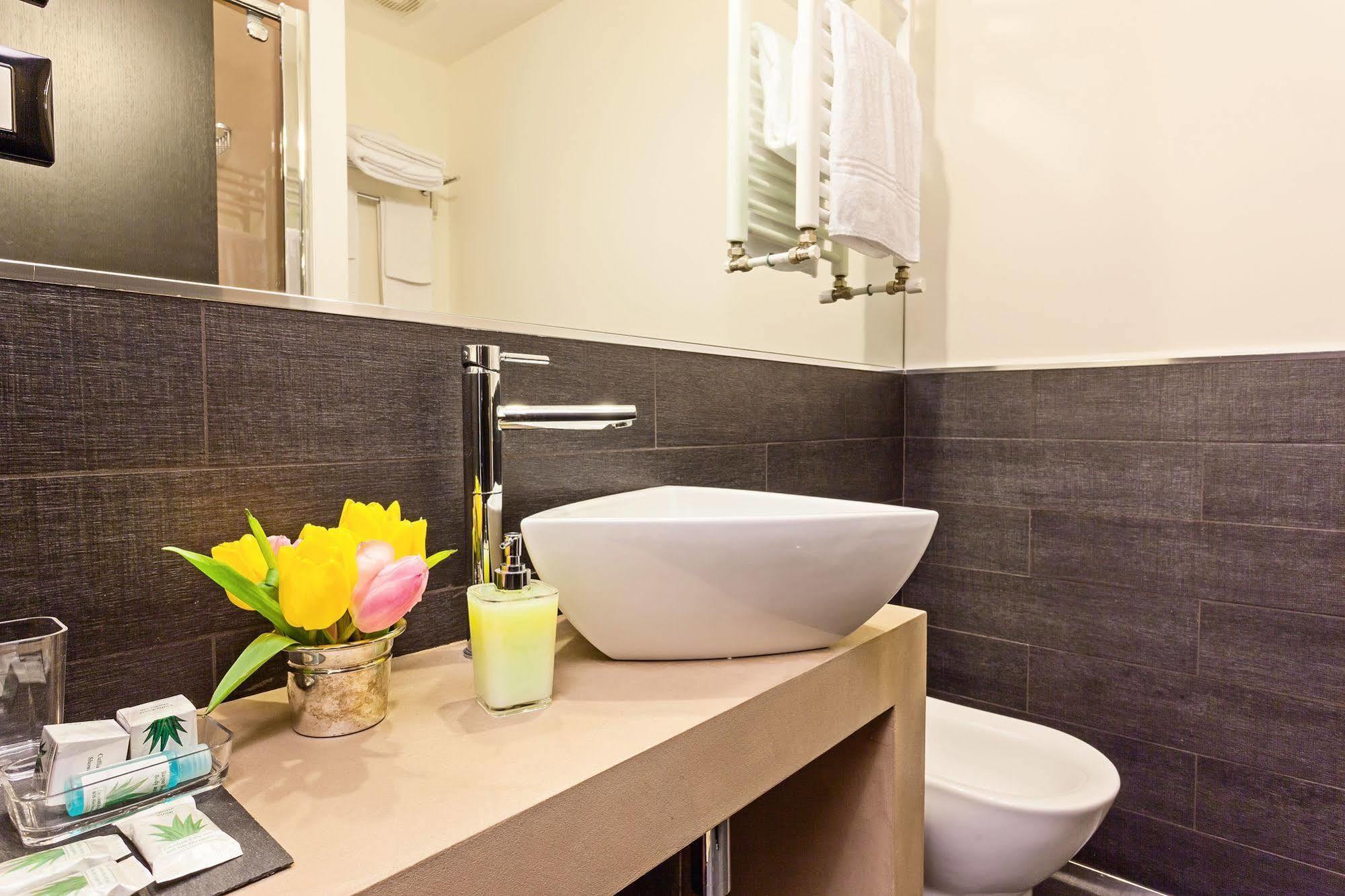 Domus Best Guest House Rome Bagian luar foto