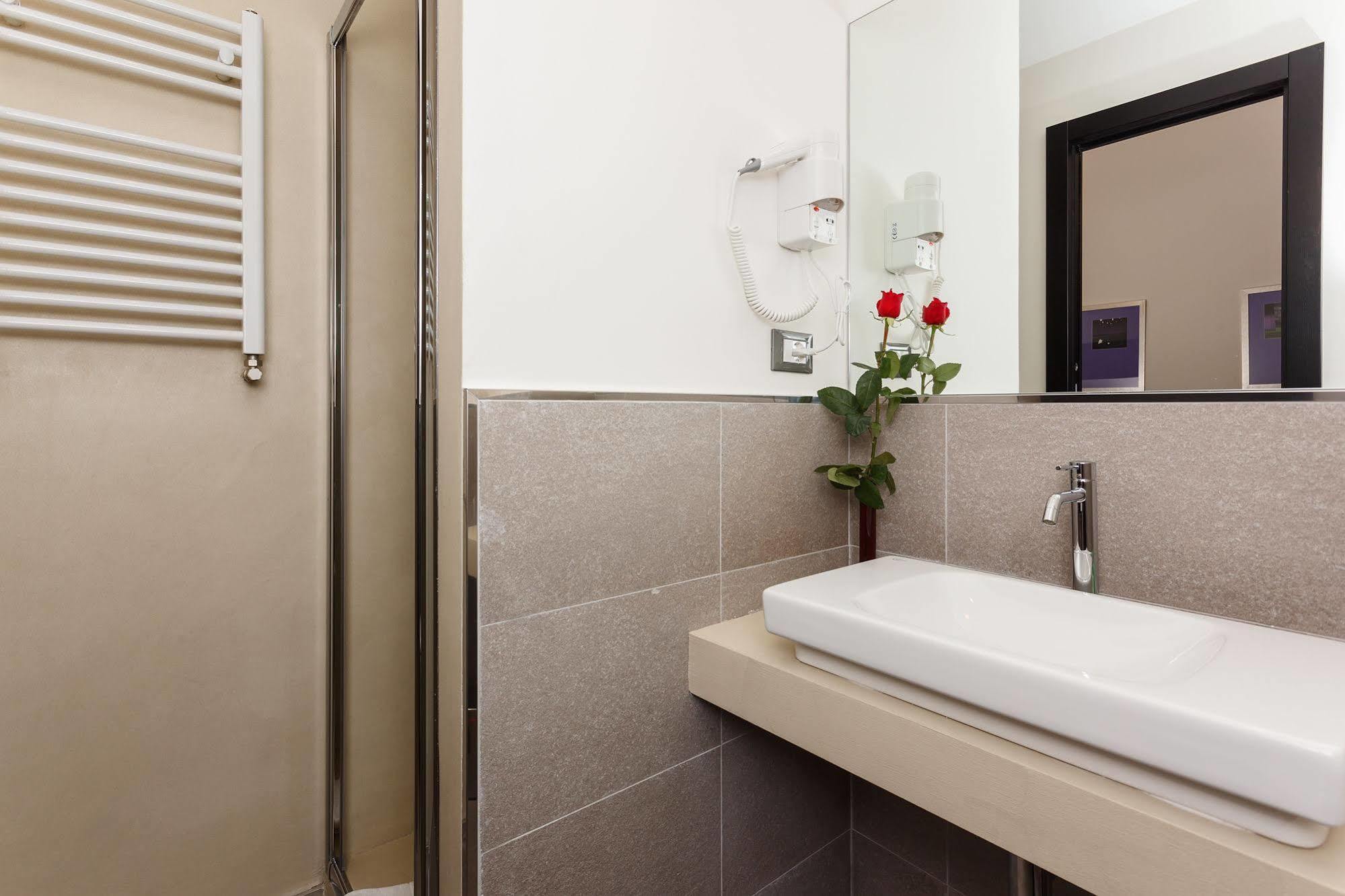 Domus Best Guest House Rome Bagian luar foto