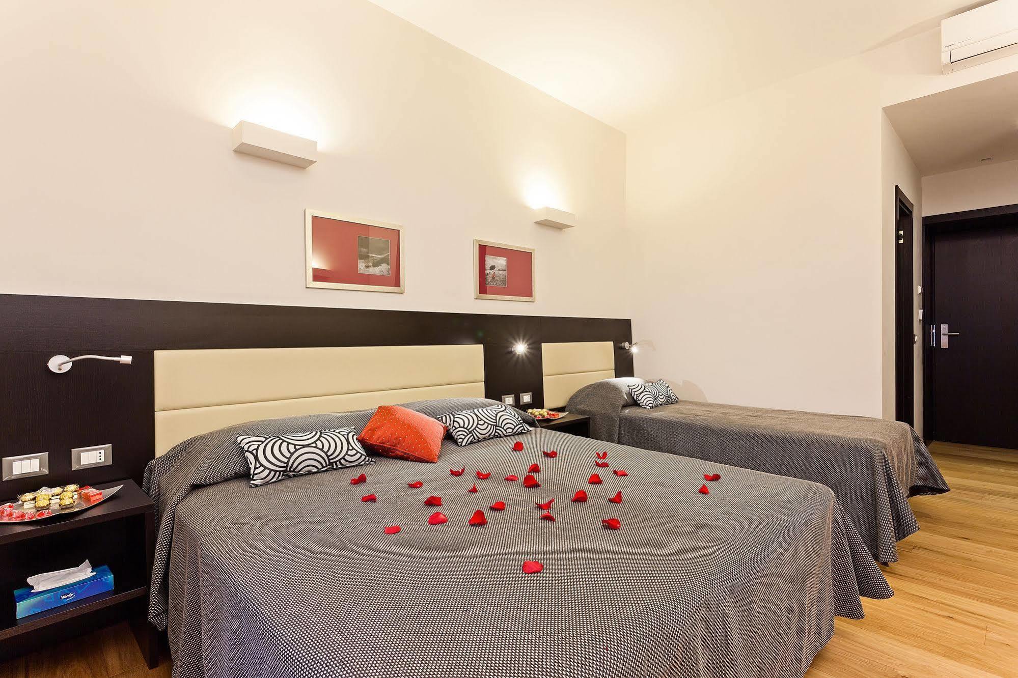 Domus Best Guest House Rome Bagian luar foto