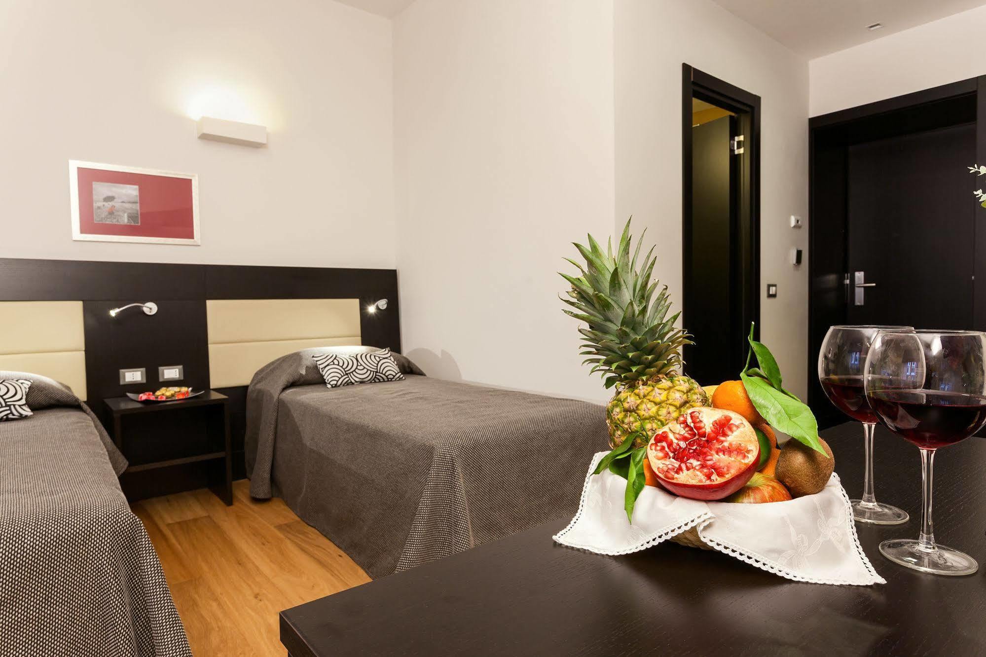 Domus Best Guest House Rome Bagian luar foto