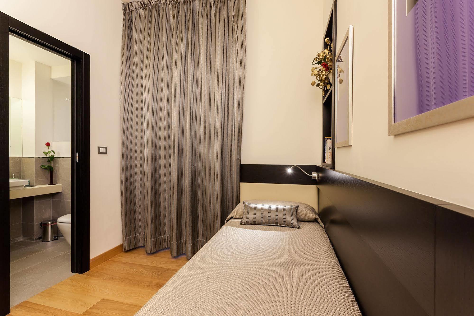 Domus Best Guest House Rome Bagian luar foto